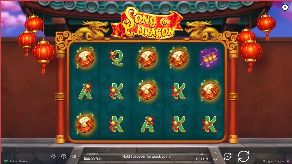 Pemandangan visual slot Song for Dragon dengan latar belakang kuil Tiongkok dan naga emas